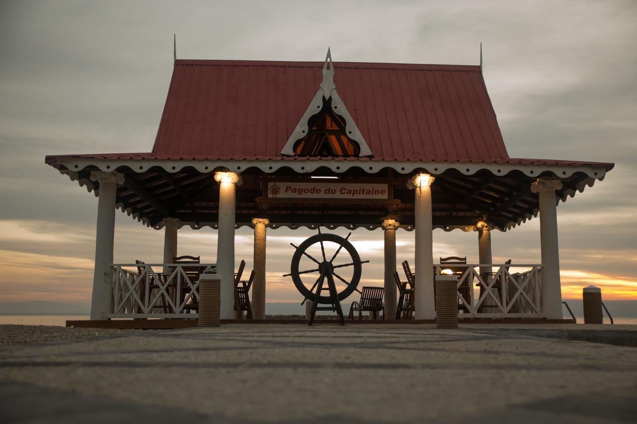 Moulin Sur Mer Beach Resort Montrouis Exterior photo